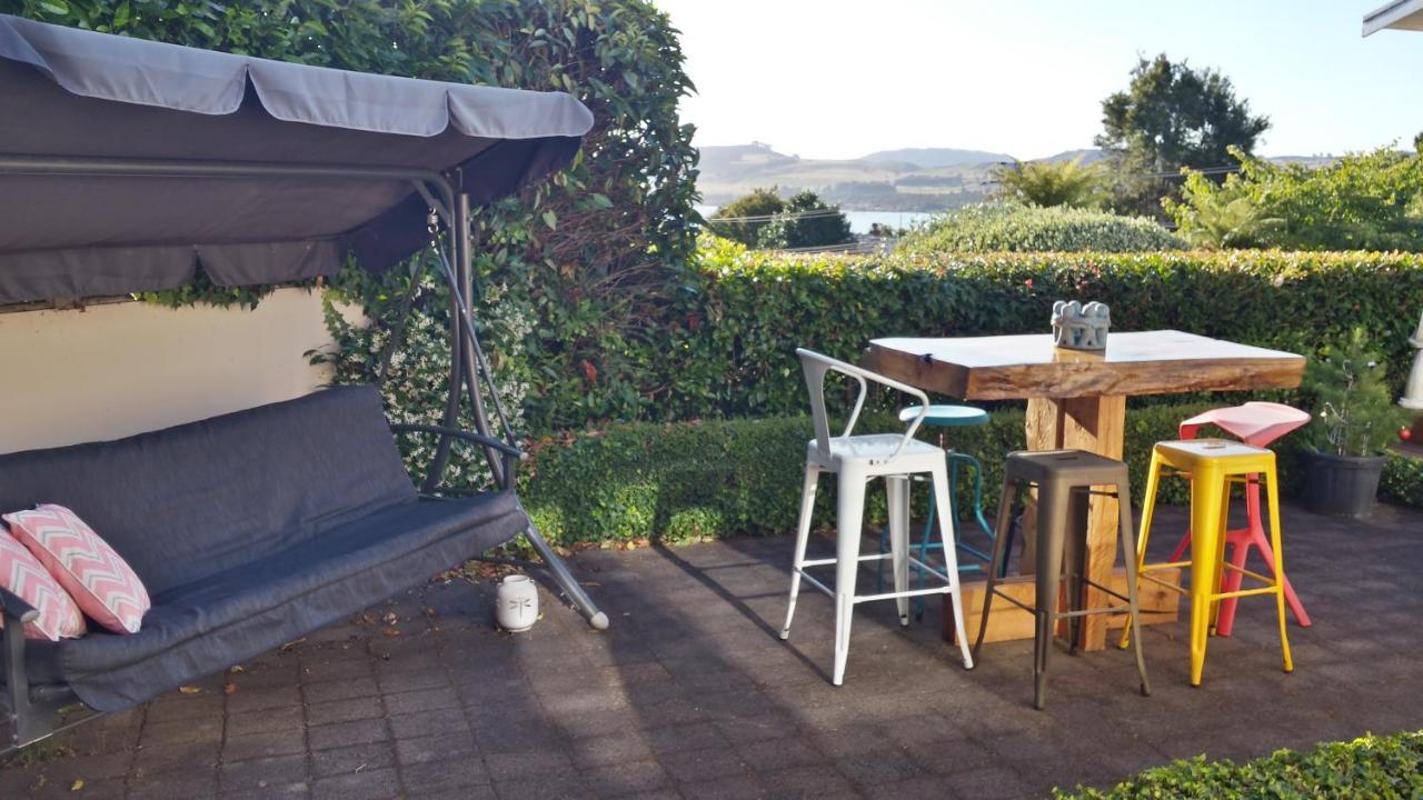 Charlies@Hilltop Deluxe Retreat Bed and Breakfast Lago Lago Taupo Esterno foto